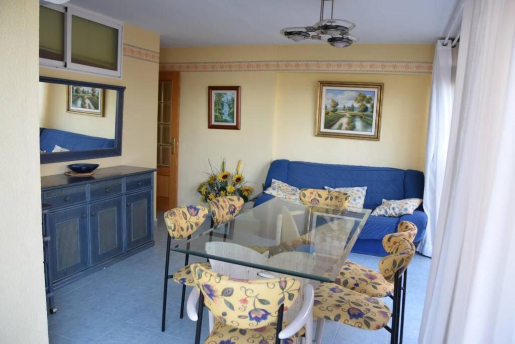 En El Paseo Maritimo De Daire Benidorm
